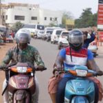 Burkina Faso : La moto, un moyen incontournable, mais risqué sans respect des règles de sécurité – Le port du casque, une obligation vitale