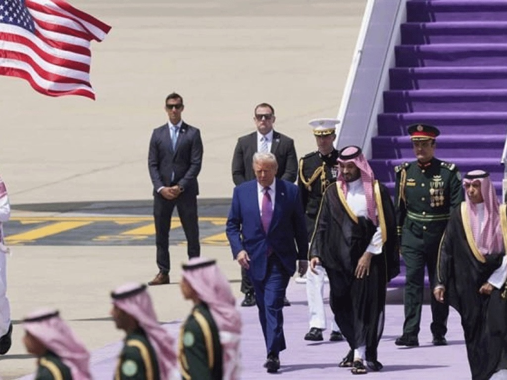 Internationale : Donald Trump entame une tournée dans le Golfe avec une première escale à Riyad
